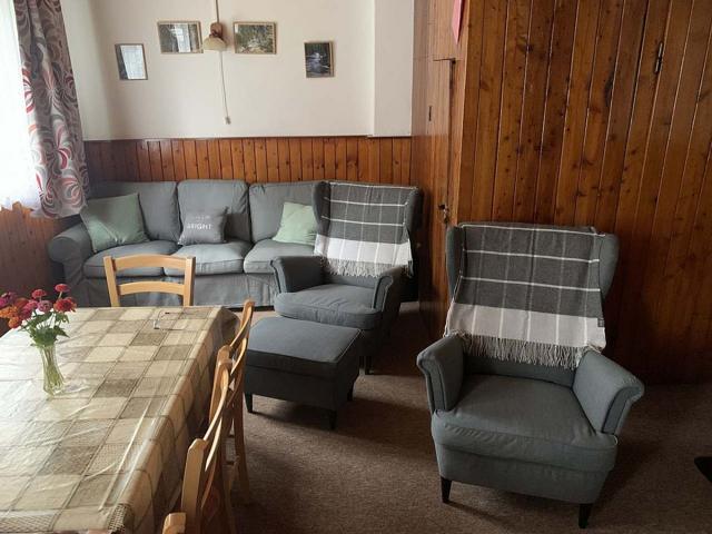 Posezení se sedačkou a křesly
